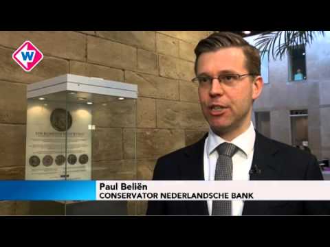 Schatzoekers zien gevonden munten tentoongesteld worden