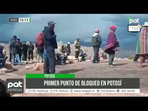 Comunarios bloquean la diagonal Jaime Mendoza en Potosí