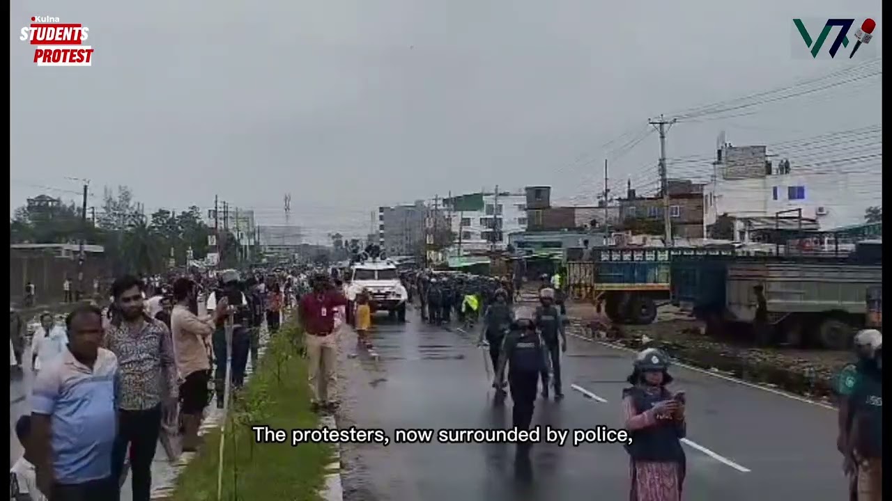 Police Clash with Students in Khulna Over Demanding Justice for Student Killings