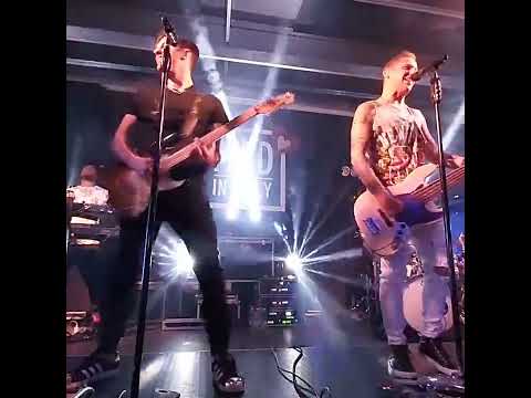 aperitivo on the beach sismica mad italy