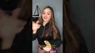 Download lagu Deretan Mamah muda cantik goyang DJ Slow Pake sarung batik mp3 Download lagu Deretan Mamah muda cantik goyang DJ Slow Pake sarung batik mp3
