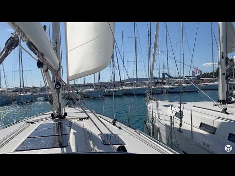 How to roll out a furling genoa - Bavaria 46