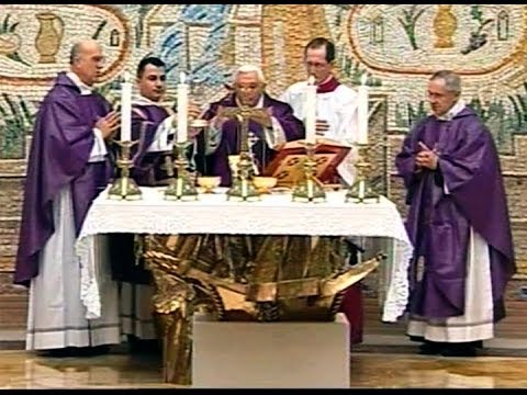 Bento XVI erra o "Por Cristo, com Cristo e em Cristo"