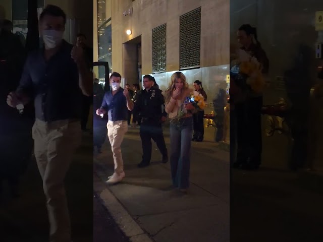 Vídeo relacionado con HWC Trading A4 Rob McElhenney, Charlie Day, Kaitlin Olson Always Sunny Philadelphia Los Regalos Imprimieron La Imagen Firmada Del Autógrafo Para Los Fans De La Demostración De Serie De Televisión