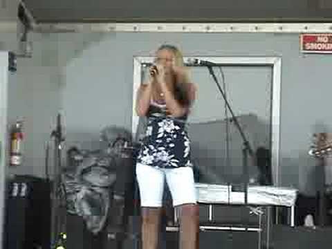 Majenta Turner Sings for Palm Bay Idol