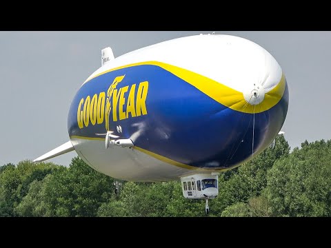 Vertical Takeoff of a Zeppelin with an adjustable Propeller  + Blimp Landing (4K)