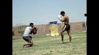 preview picture of video 'Muay Thai Piura Rutina con paos - Ernesto Ato'