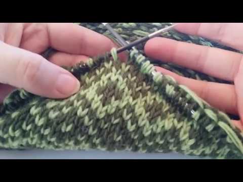 How I knit -  with 2 colors -  the Danish way