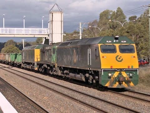 Coote Ore Train Near Metford With RL Class Locomotives (7/6/2010) - PoathTV Australian Railways