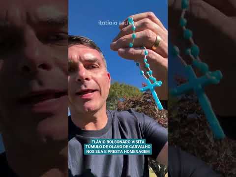 Flávio Bolsonaro homenageia Olavo de Carvalho em visita a túmulo nos EUA