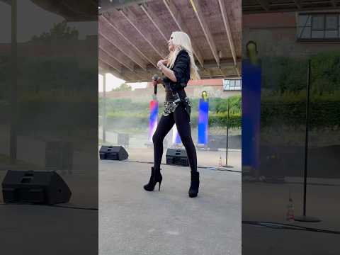 Und alle ZUSAMMEN .. come on … ohohhh 🙌🏻🥳 #popschlager #liveauftritt #deutschtürkin #safiya