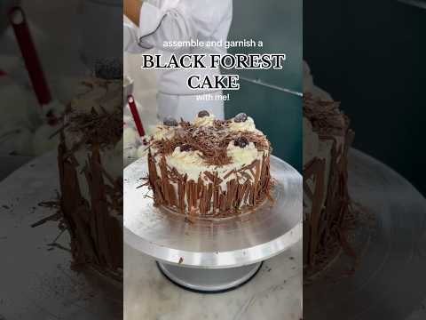 i forgot how much i love decorating cakes! #trend #food #baking #recipe #culinary #dubai #dessert