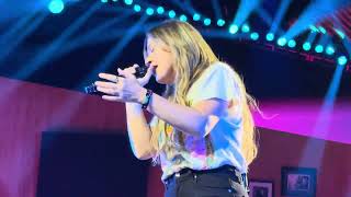 Kelly Clarkson performs Catch My Breath at Studio Sessions in Las Vegas on 7.11.25