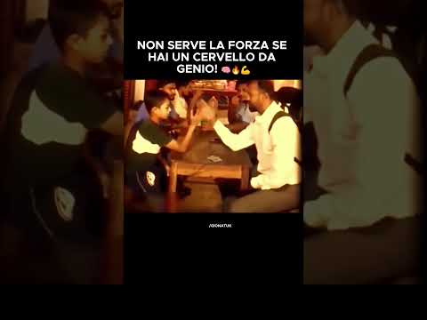 BATTE UN GIGANTE CON L'ASTUZIA! 🤯 Braccio di ferro finisce malissimo! #IQ #Genius #Funny