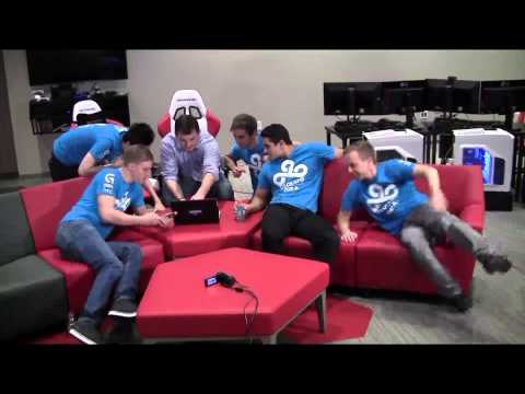 n0thing and Ska teaching us how to flashbang dance!