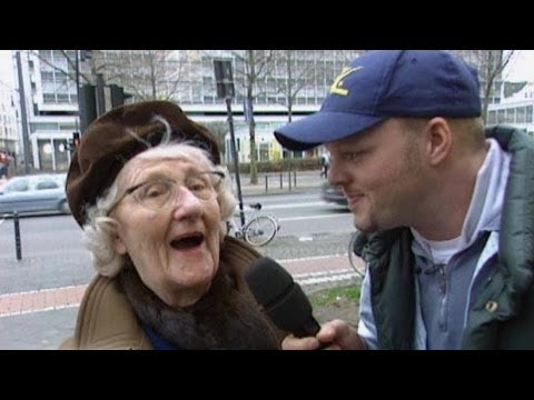 TV TOTAL - Pornotitel vorlesen