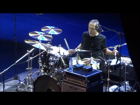 Vinnie Colaiuta Drum Solo (w/Herbie Hancock , James Genus)