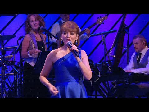 Mary Duff - Silver Threads & Golden Needles [Live In Dublin]