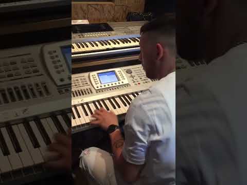 C`e` ancora lei .Buon ascolto🎙🎹 ❤