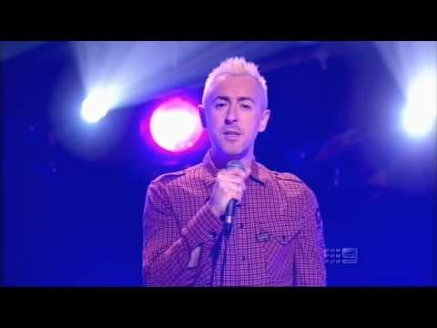 Alan Cumming sings Taylor the Latte Boy