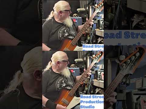 Turning on and up! #realbass  #guitar #bass  #bassmodulators