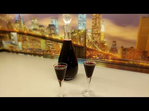 Nalewka z aronii (Chokeberry tincture)