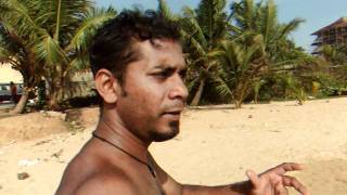 preview picture of video 'アキーラさん交流！スリランカ・ヒッカドゥ・ビーチボーイ達1！Srilankan-Beach-boys'
