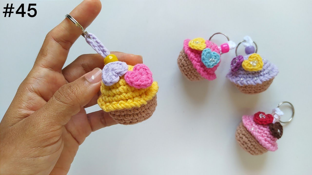 How to make a CROCHET CUPCAKE KEYCHAIN ​​- Step by Step EASY and FAST