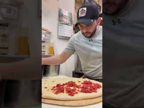 making a delicious round grandmas pizza if you would like a slice comment or like😋✌️👍