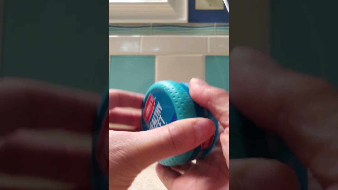 In Hand Review of O'Keeffe's for Healthy Feet Foot Cream