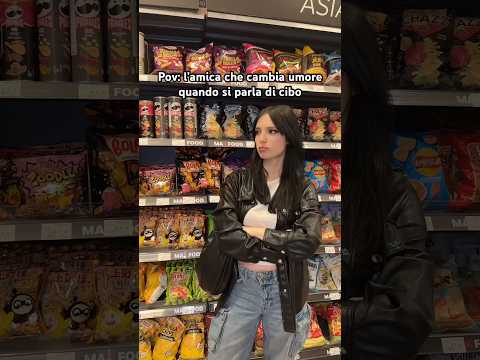 Pov: l’amica che cambia umore quando si parla di cibo
