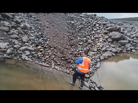 Barge unloading 4100 tons of cobblestone - Relaxing video - Vlog of work on barge