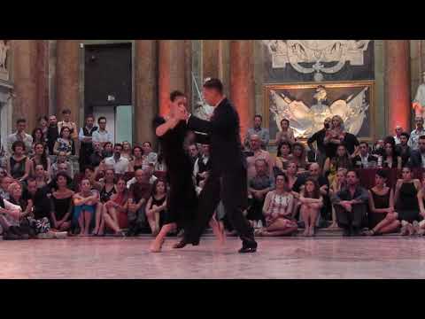  Barbara Carpino  and  Claudio Forte  are  dancing  to  the  tango  "  El ultimo café  "  by  Juan D'Arienzo  at  Genova Festival Bravo  in  2018