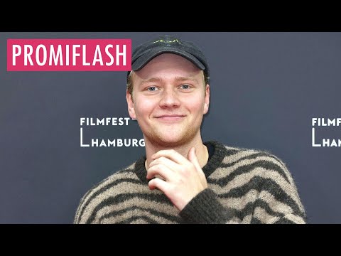 Video Thumbnail: Ähnelt Bruno Alexander seiner Rolle in "Die Discounter"?