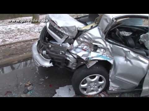 24.02.2013 - A 6 bei Sinsheim: 5 Verletzte - betrunkener Mercedes-Fahrer "durchpflügt" Parkplatz