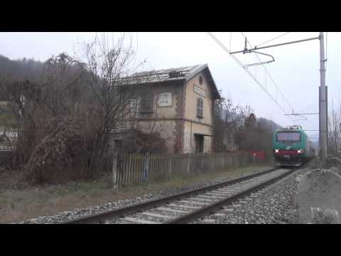 REGIONALE IN TRANSITO AL CASELLO A ROBILANTE. (CN) 9 - 1 - 2016.
