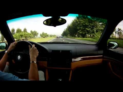 2003 E39 M5 on NLEX behind C63s