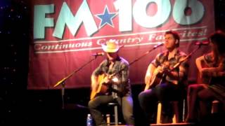 Dustin Lynch performs &quot;Dancing in the Headlights&quot; at Class of 2013