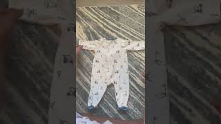 How to fold baby sleepers for an organized dresser #pregnant #baby #mom #soontobemom #babynursery