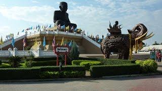 preview picture of video 'Hua Hin West Thailand  - Wat Huay Mongkol Temple Area'