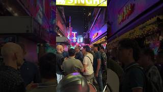 アソークをバイクタクシーで走る