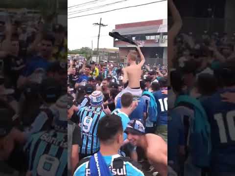 "BORRACHOS PELO GRÃŠMIO DECIDIR VIVER - GERAL DO GRÃŠMIO" Barra: Geral do Grêmio &bull; Club: Grêmio