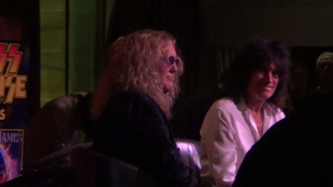 Tommy Thayer - 2025-11-15 - KISS KRUISE LAS VEGAS - Thayer-St. James cd Bombshell (2025) - YouTube