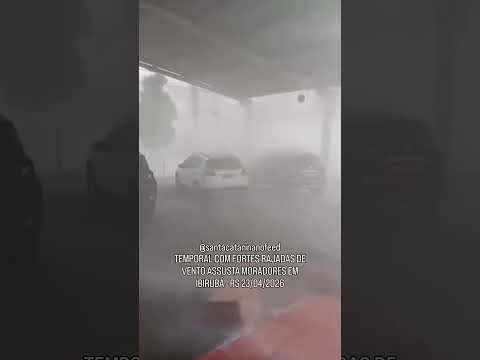 Um temporal com fortes rajadas de vento atingiu Ibirubá, no Rio Grande do Sul,