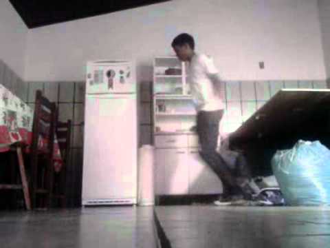 X-Speel um ano de Free step (^)