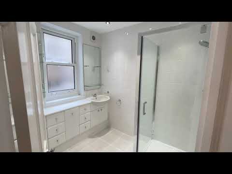 Virtual Tour of a 2 bedroom flat on Upper Richmond Road West, East Sheen