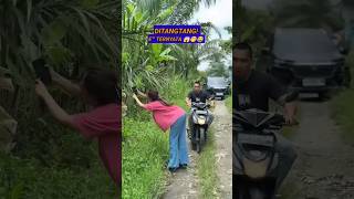 Download lagu Want to laugh, but afraid of sin 🤣🤣 #shorts #viralvidio #funny #fyp #guyonguyonchannel #lol mp3