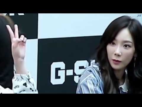 SNSD funny moment with Mic 