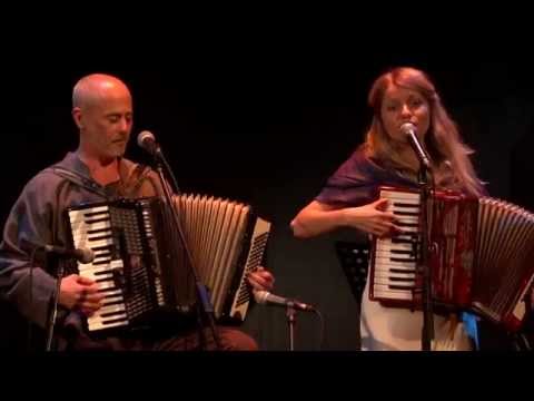 Oyfn Brik - Nad mostu