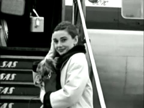 Audrey Hepburn at Copenhagen airport (1956)